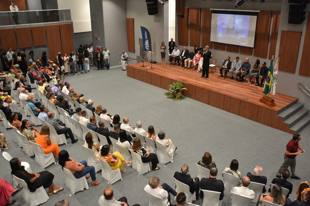 Prefeitura de Feira inaugura novo prédio da Secretaria de Educação; obra custou R$ 43 milhões
