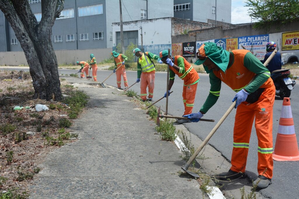 Prefeitura inicia mutirão para limpeza geral da cidade, após saída de Colbert