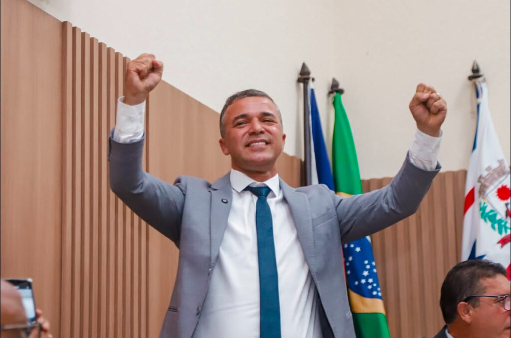 Tiago da Central toma posse em Santo Estêvão, prometendo diálogo e inovação após romper hegemonia histórica do PT