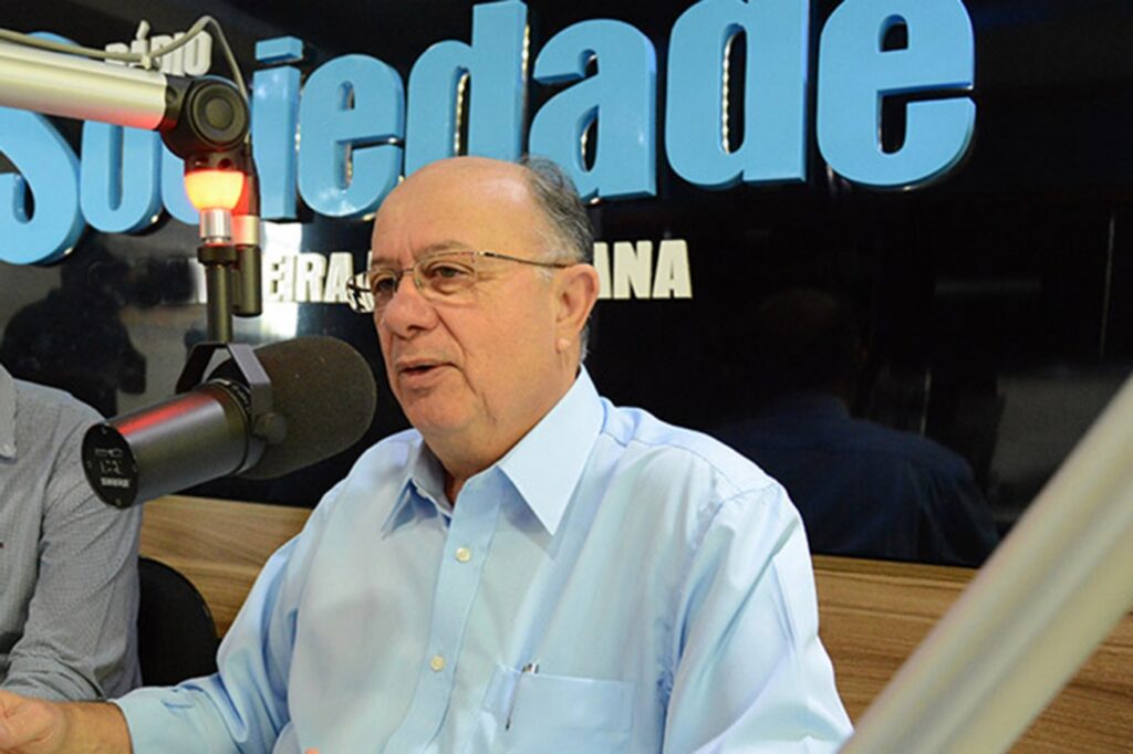 Prefeito José Ronaldo explica atrasos de pagamentos deixados por Colbert