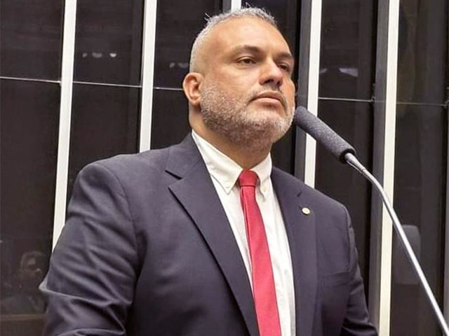 Deputado apresenta projeto que cria plataforma digital para facilitar a adoção de animais