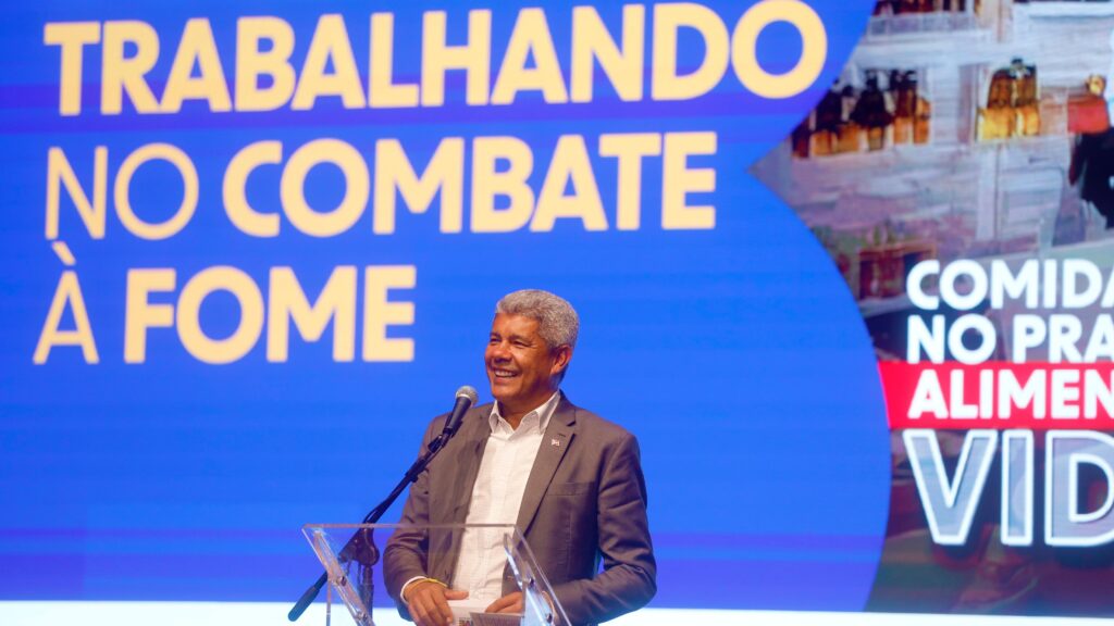 Jerônimo rebate críticas por saída de delegada da DEAM: ‘Não se pode criar limo’