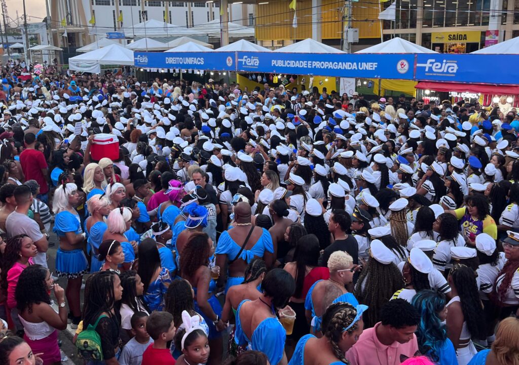 Mulheres tiram onda na Micareta de Feira, com o bloco ‘Lá Vem Eles’