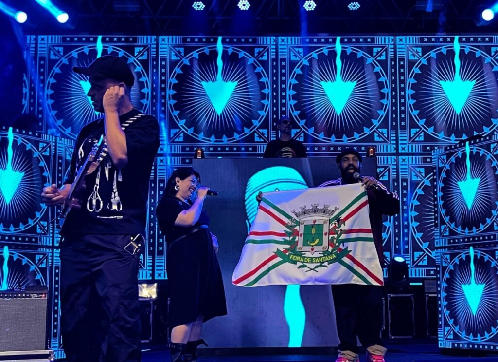 Russo Passapusso se emociona ao voltar a cantar em Feira de Santana: ‘Carrego essa cidade na voz, no corpo e no som’