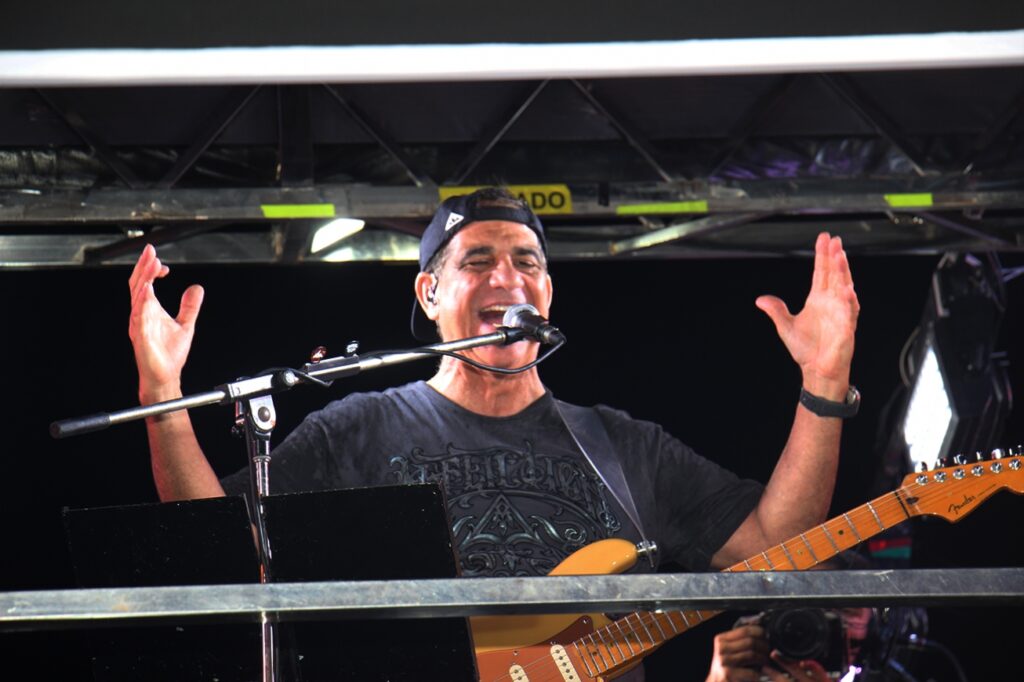 ‘Estive aqui em quase todas as Micaretas, é uma honra estar nessa cidade’, diz Durval Lelys