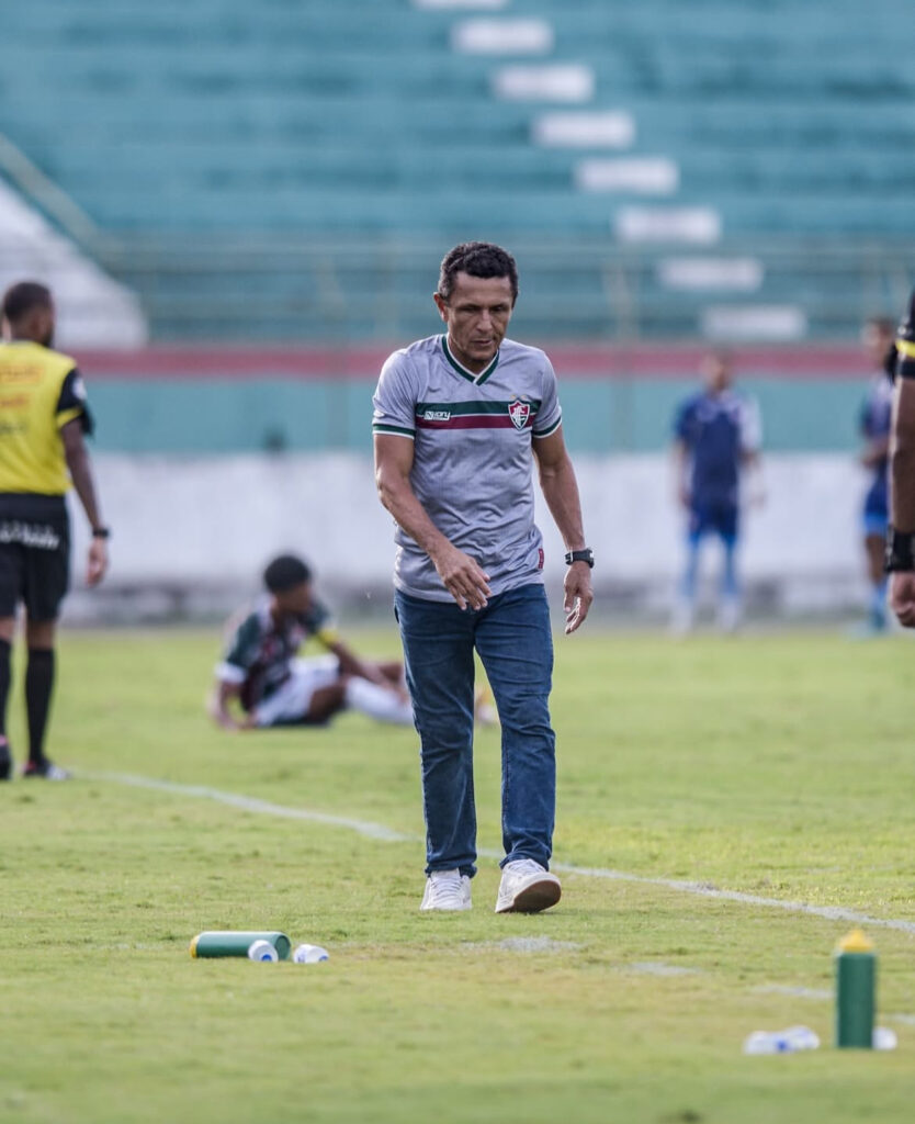 Fluminense de Feira anuncia desligamento do técnico Paulo Sales