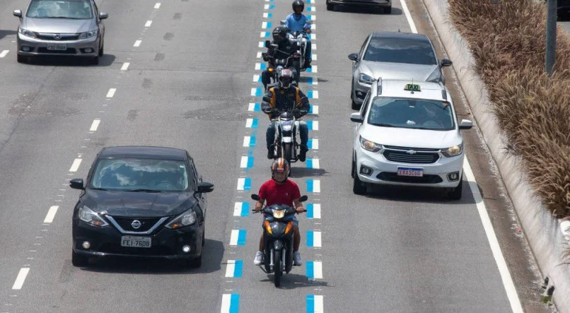 Avenidas de Feira de Santana podem receber faixas exclusivas para motos