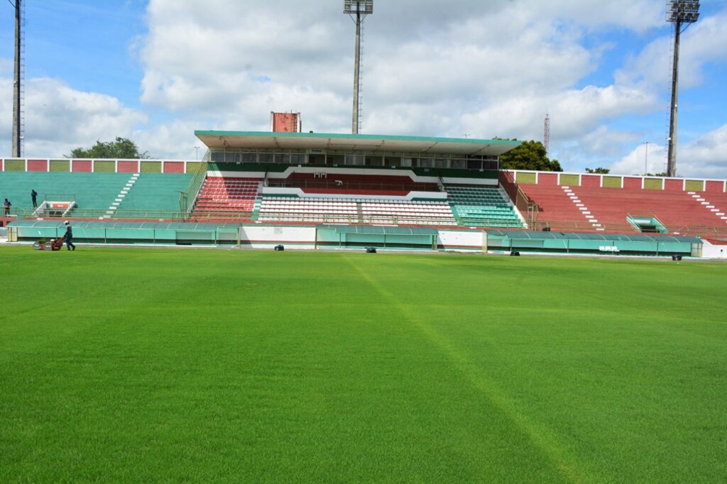 Prefeitura de Feira inicia processo para terceirizar administração do Estádio Joia da Princesa