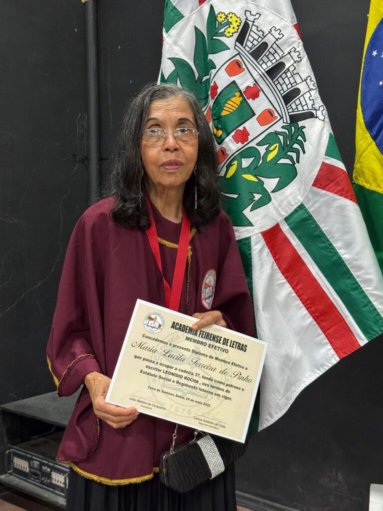 Historiadora Maria Lucila é empossada na Cadeira 37 da Academia Feirense de Letras