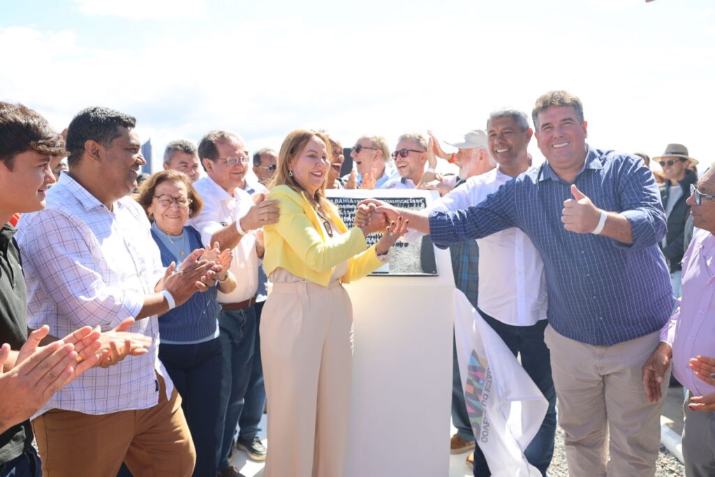 Em Mucugê, governador entrega aeródromo e acompanha festejos de São João