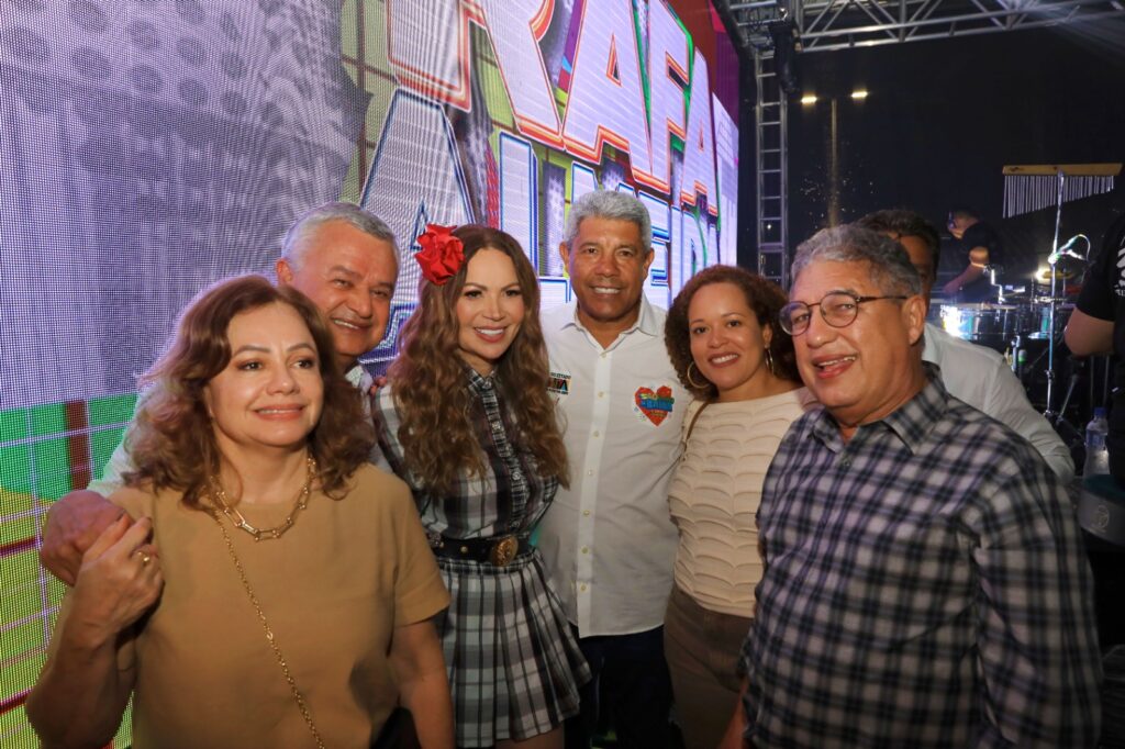 Em Itororó, Jerônimo prestigia o Festsol e inicia a agenda dos festejos juninos no interior da Bahia