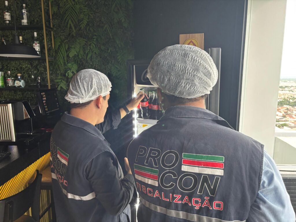 Procon notifica hotéis e restaurantes de Feira de Santana e flagra 456 produtos vencidos durante Operação Dia dos Namorados