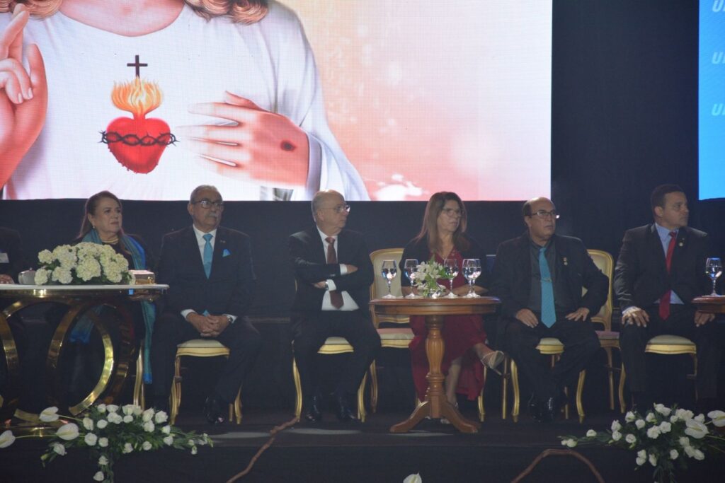 José Ronaldo participou da solenidade de posse da governadora do Distrito 4391 do Rotary