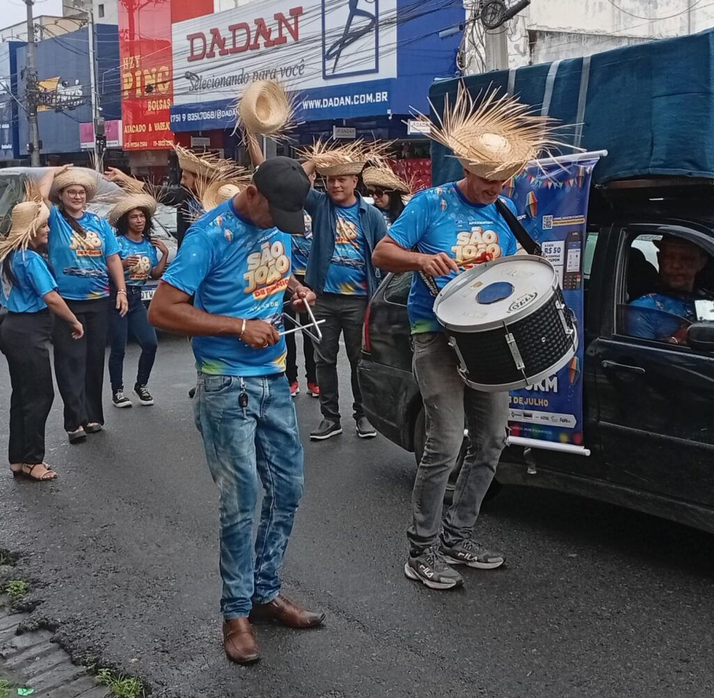 Passeata junina leva animação às ruas do Centro de Feira de Santana e reforça sucesso da campanha São João de Prêmios