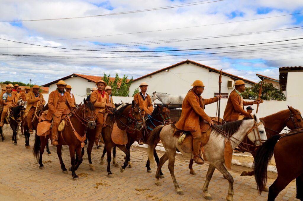 Em Curaçá, governador prestigia tradicional Festa dos Vaqueiros e anuncia novos investimentos para o município