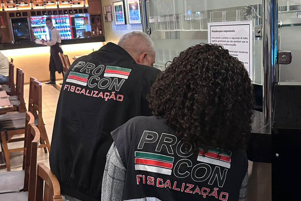 Procon fiscaliza pizzarias em Feira de Santana e orienta sobre cobrança indevida de pizzas com dois sabores