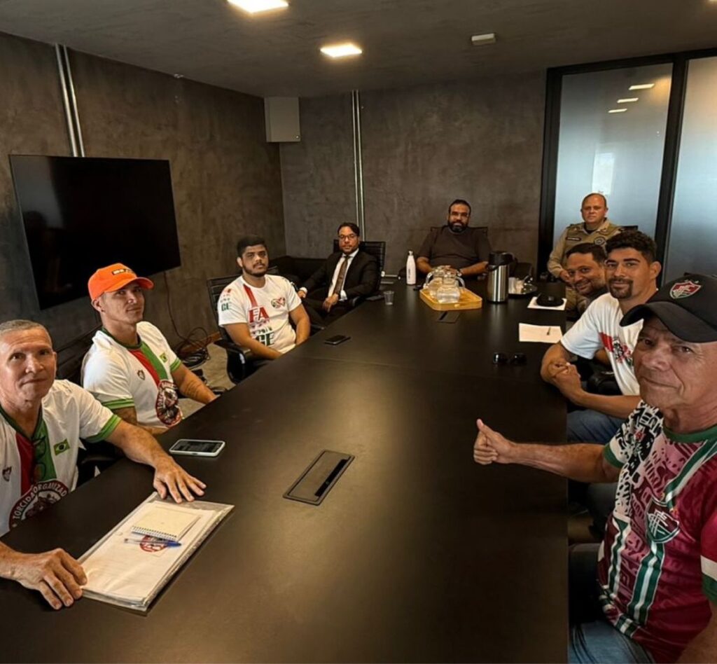 Major da PM se reúne com líderes de organizadas do Fluminense de Feira, antes de clássico decisivo