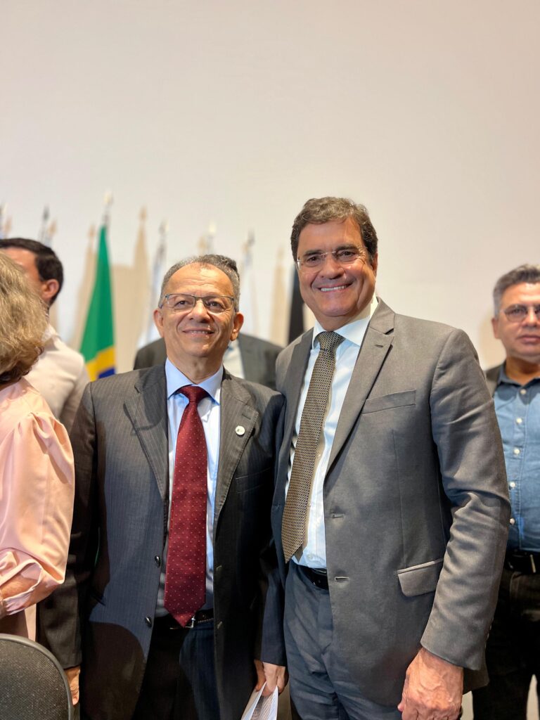 Secretário Ângelo Almeida esteve presente na posse do novo superintendente da Sudene