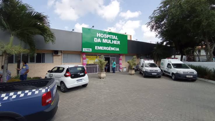 Mulher entra em trabalho de parto durante corrida por aplicativo e bebê nasce dentro de carro, em Feira de Santana