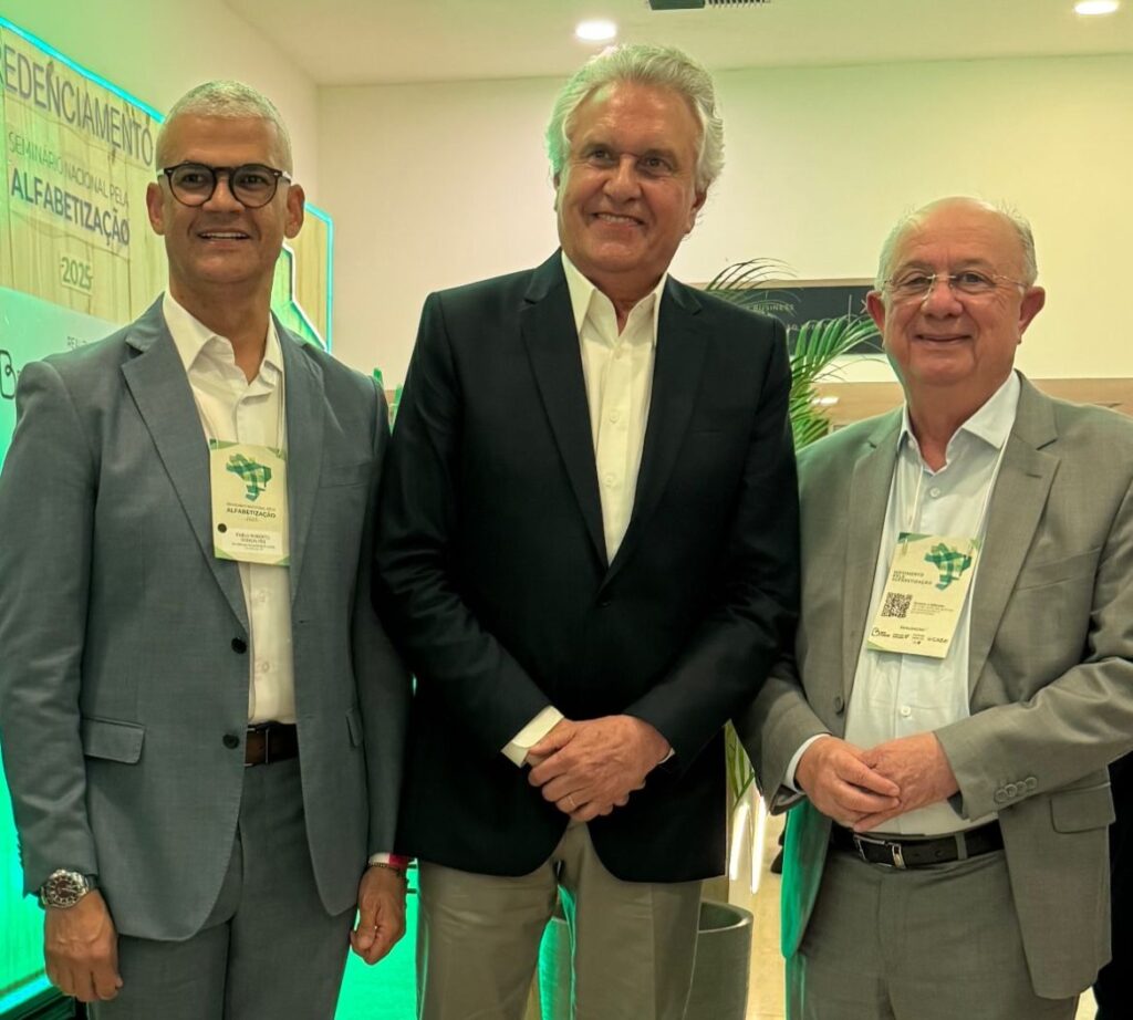 Em Fortaleza, José Ronaldo se encontra com o ministro Camilo Santana e o governador Ronaldo Caiado