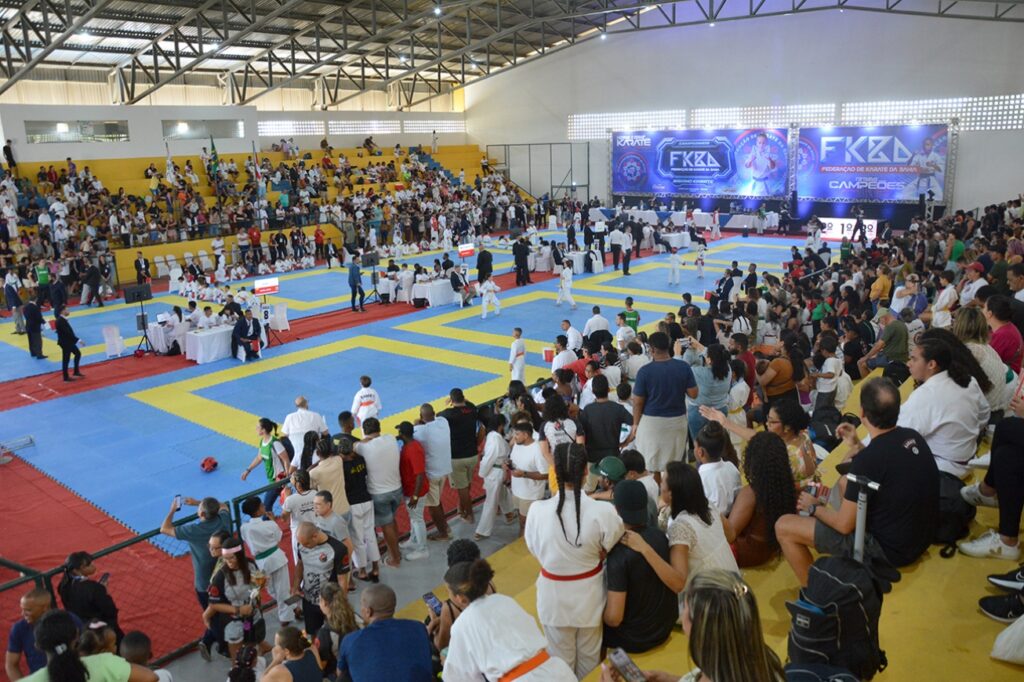 Prefeitura de Feira reabre Oyama Pinto com campeonato da Federação de Karatê da Bahia