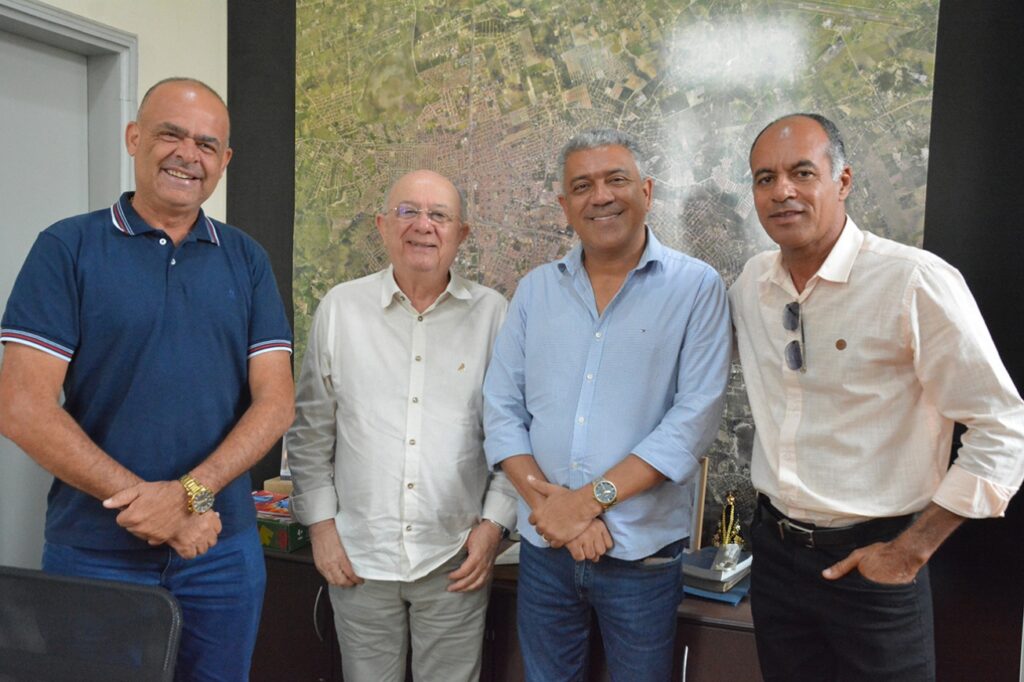 Parceria entre municípios: José Ronaldo recebe gestores de Santa Bárbara