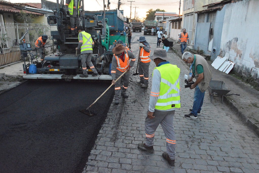 Primeiro conjunto habitacional de Feira, Cidade Nova recebe obras de pavimentação com emenda da ex-deputada Dayane Pimentel