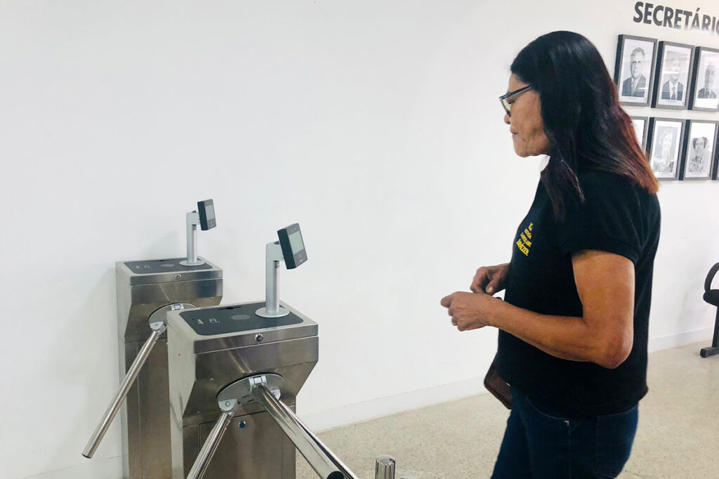 Entrada na Secretaria de Educação de Feira será controlada por reconhecimento facial
