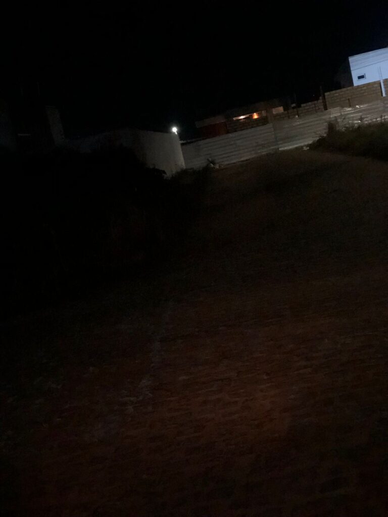 Sem iluminação, trecho do bairro Papagaio preocupa moradores por risco de assaltos e acidentes