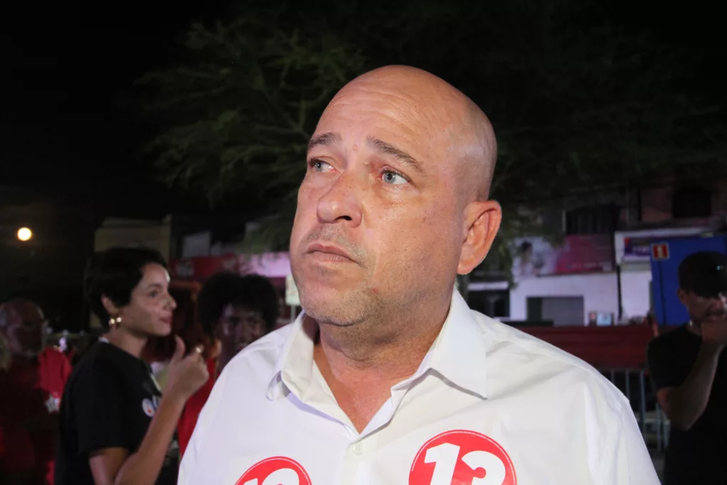 Depois de dois dias foragido, deputado Binho Galinha se entrega e é preso pela Polícia Federal