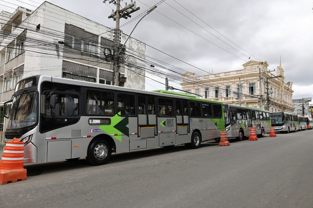 Prefeitura reforça transporte coletivo na região da Artêmia Pires com cinco novos ônibus