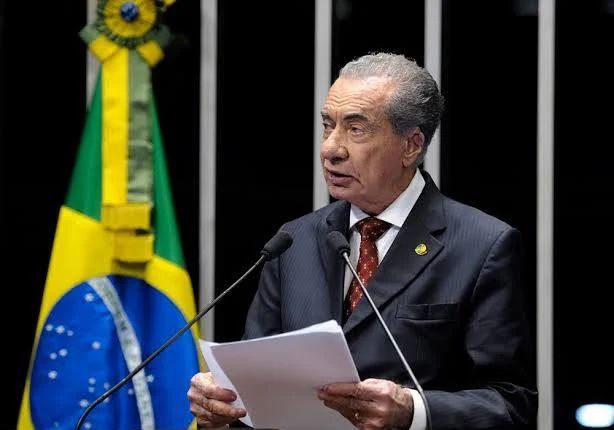 UPB homenageia João Durval Carneiro durante encontro que reuniu prefeitos de toda a Bahia