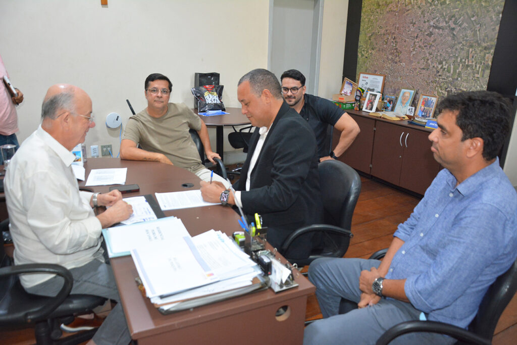 José Ronaldo assina contrato para construção de 208 unidades do “Minha Casa, Minha Vida”, em Feira de Santana