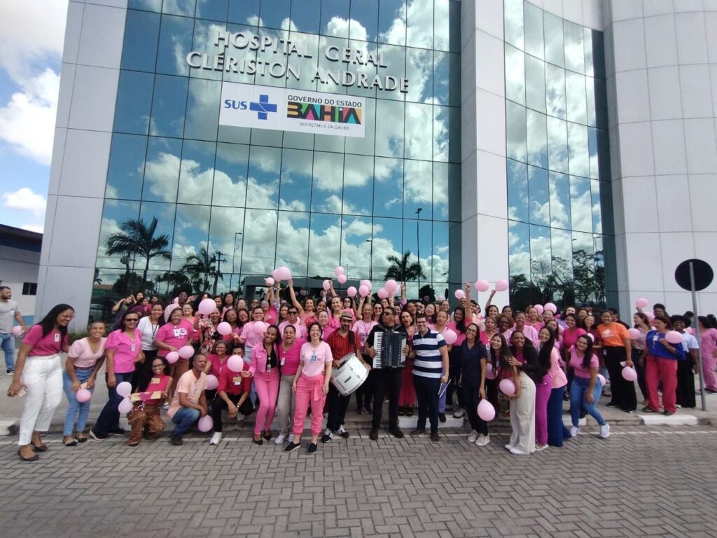 Hospital Clériston Andrade realiza caminhada do Outubro Rosa