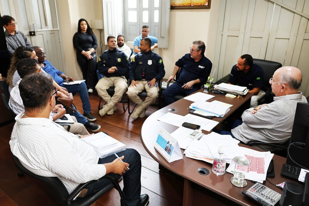 José Ronaldo discute com DNIT e PRF soluções para o Anel de Contorno de Feira