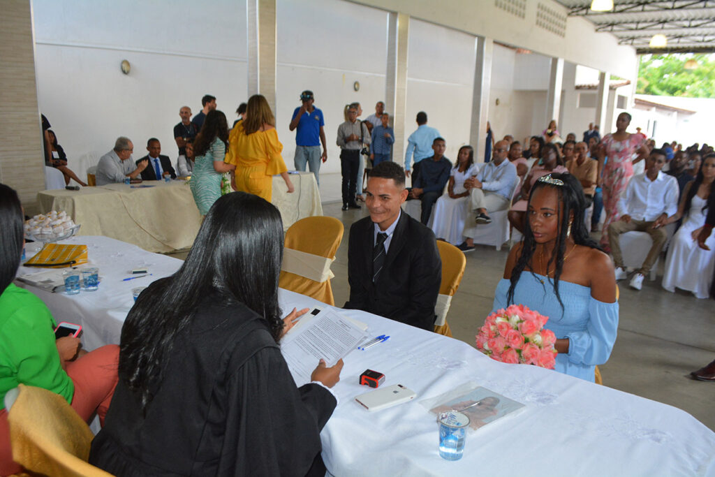 Feira de Santana celebra a união civil de 204 casais na 24ª edição do Casamento Coletivo