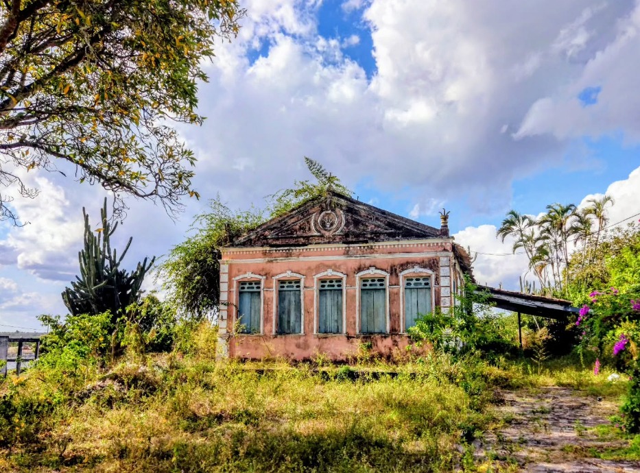 Abandono de patrimônio histórico gera cobrança por preservação da memória do distrito de Tiquaruçu, em Feira