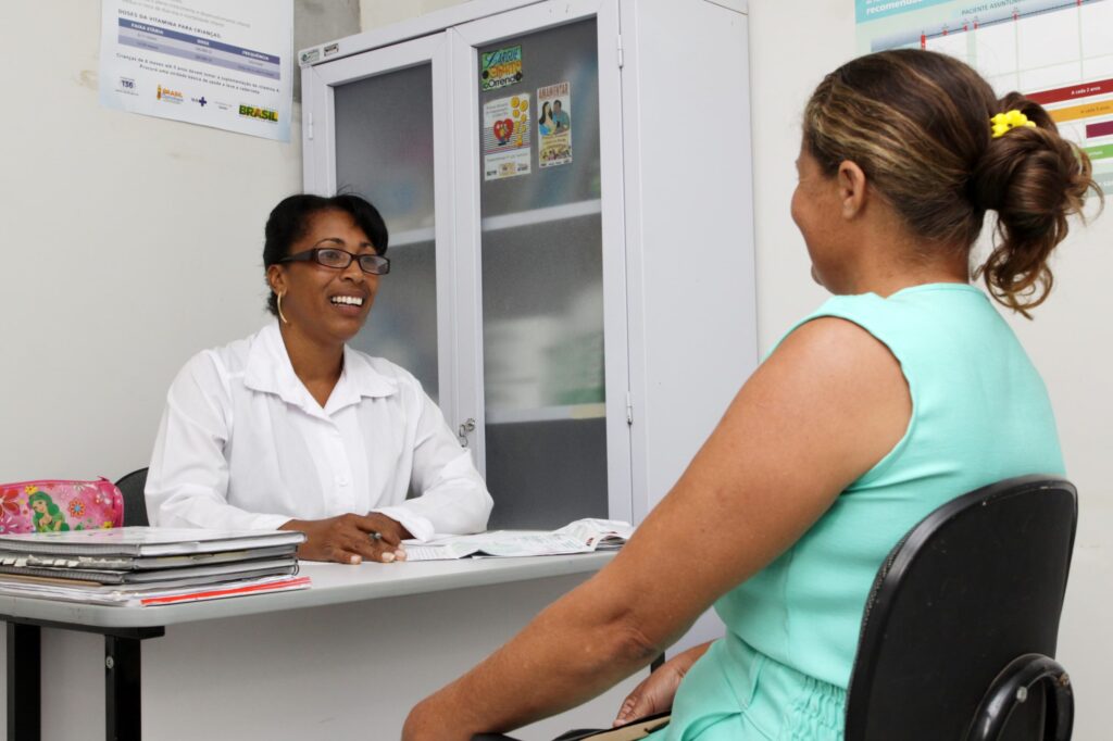 Secretaria de Saúde da Bahia abre edital para intercâmbio de estudantes de baixa renda em Cuba; médicos formados atuarão na zona rural