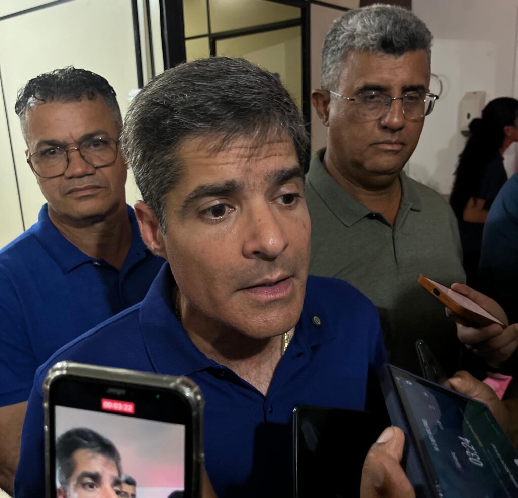 ACM Neto aciona STF e PGR diante de possível vazamento intencional de dados, pedindo investigação sobre motivação política em período pré-eleitoral