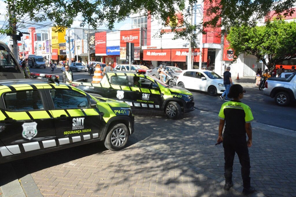 SMT realiza operação de fiscalização no centro de Feira durante o fim de ano