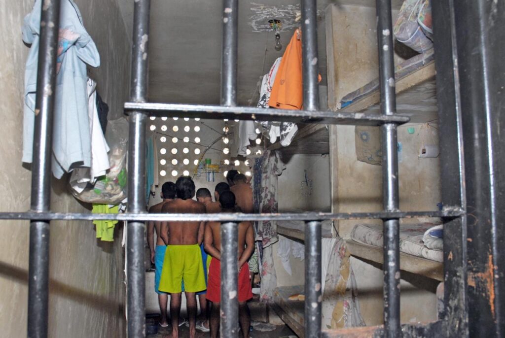 Situação crítica em Feira de Santana: presídio opera com 2.167 internos e só 10 policiais por plantão, aponta OAB