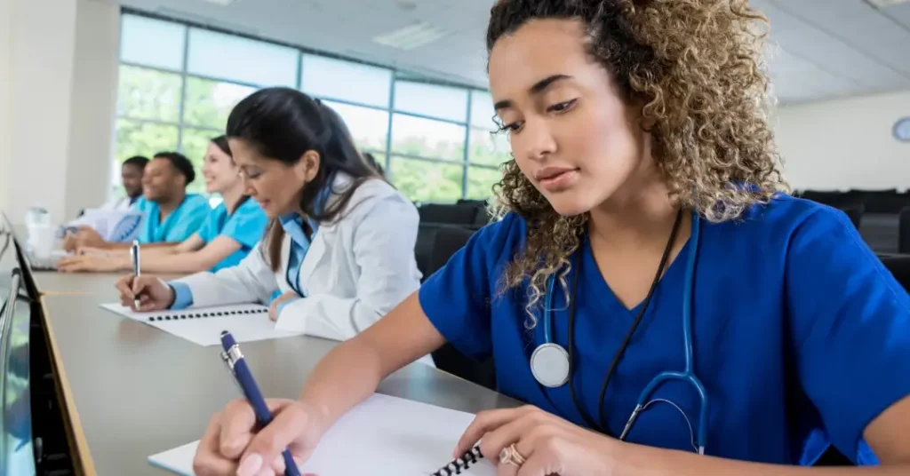 ‘OAB da Medicina’: Comissão do Senado aprova criação de exame obrigatório para médicos recém-formados