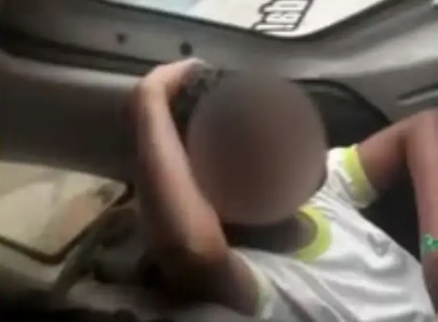 Crianças são flagradas em porta-malas de transporte escolar de Serra Preta e caso gera revolta