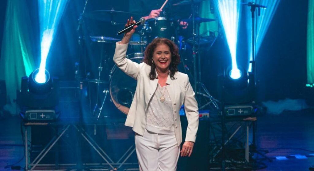 Joanna comanda a programação do Natal Encantado, nesta sexta, com grandes sucessos