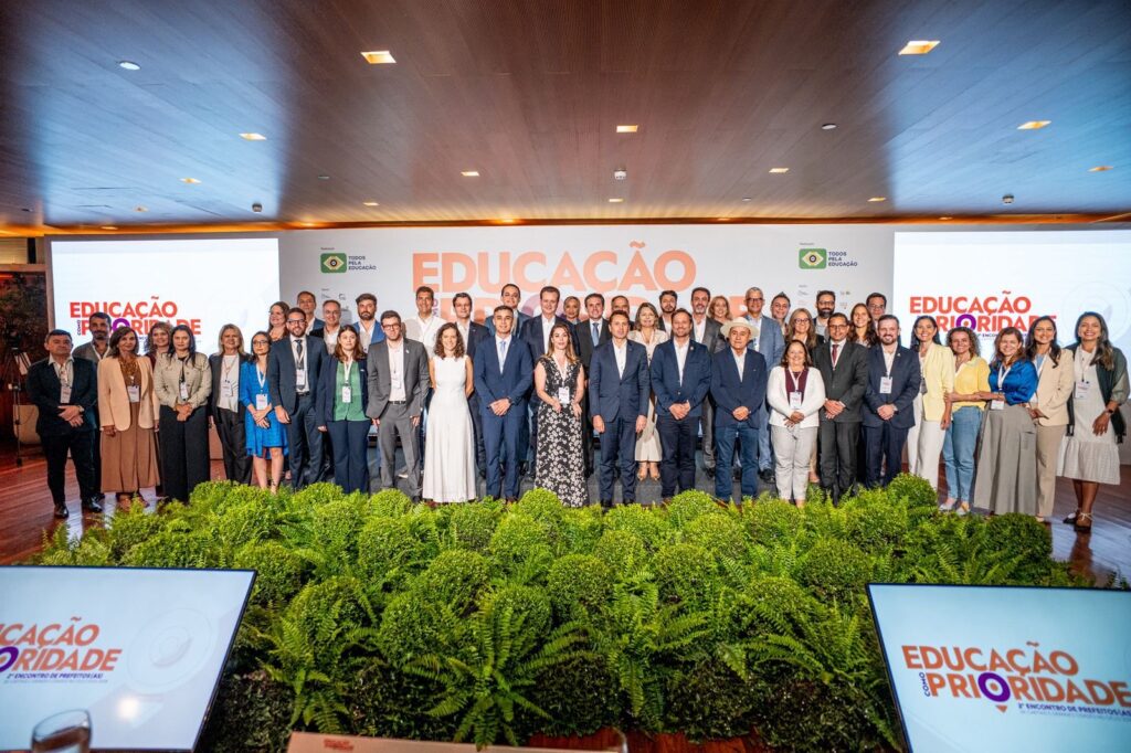 Pablo Roberto participa de encontro nacional da educação, em Brasília, com ministros e presidente da Câmara