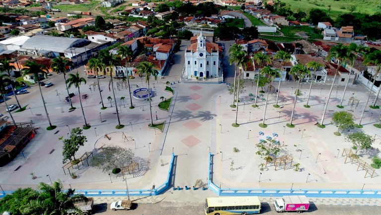 Professores passam a receber até R$ 5,5 mil em Conceição da Feira, anuncia prefeito