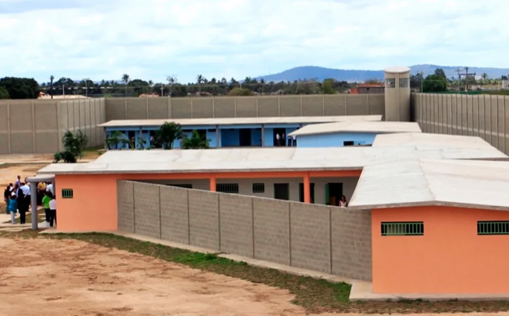 Adolescente é detido em Feira de Santana após agredir a própria mãe