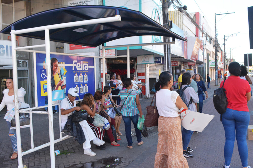 Semob prepara instalação de 80 novos pontos de ônibus em Feira, incentivando projeto de adoção por empresas