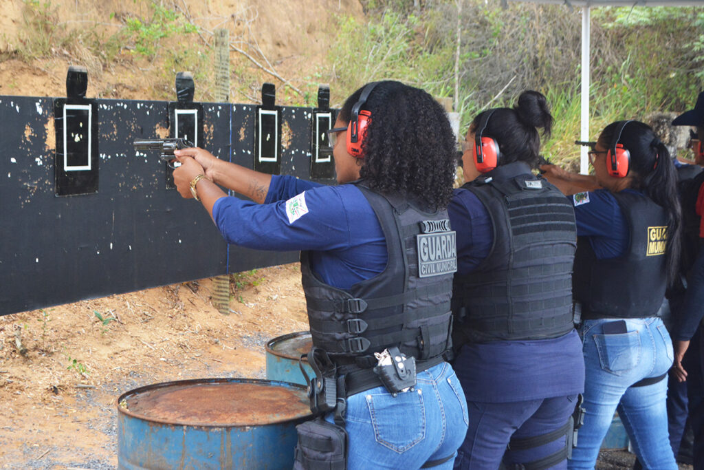Guarda Municipal de Feira passa por curso obrigatório da PF para porte de arma de fogo