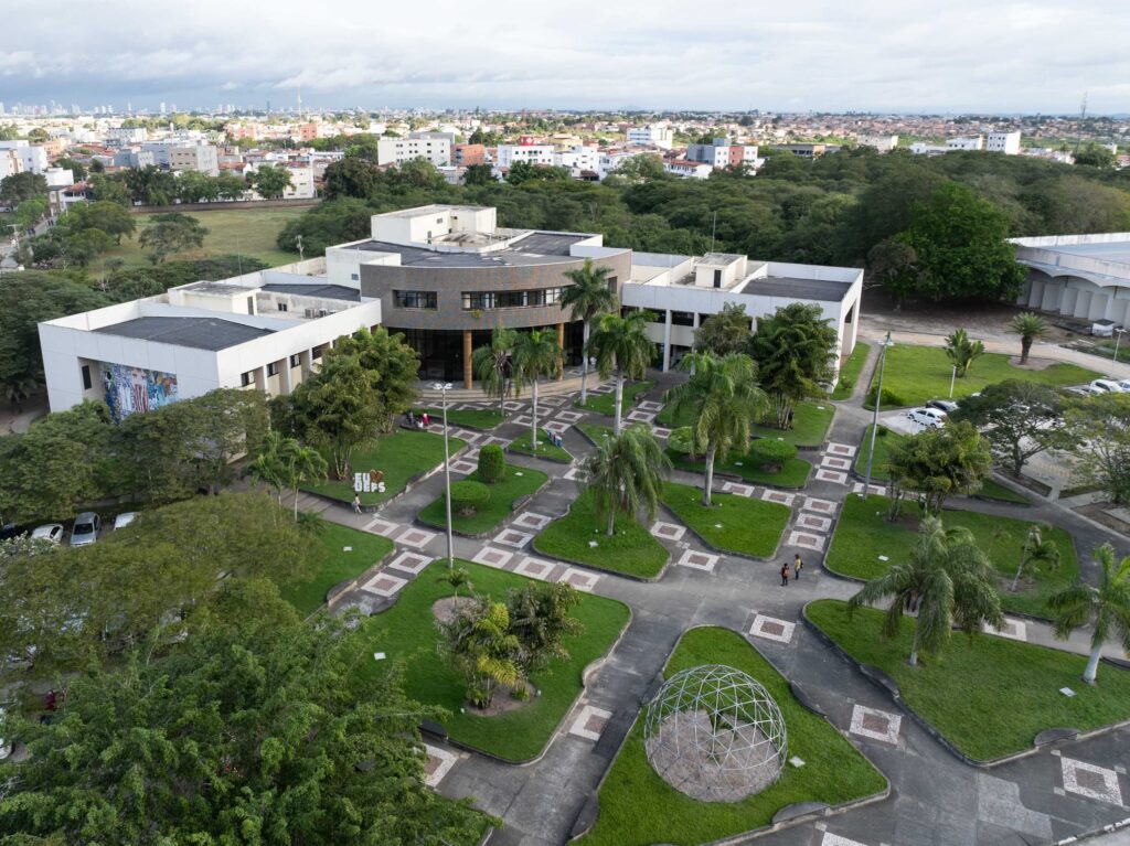 Uefs celebra 50 anos com congresso voltado aos desafios da universidade pública